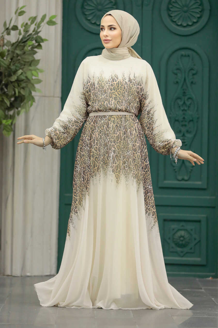 Premium Vector | A beautiful muslim woman in elegance dress fashion  illustration